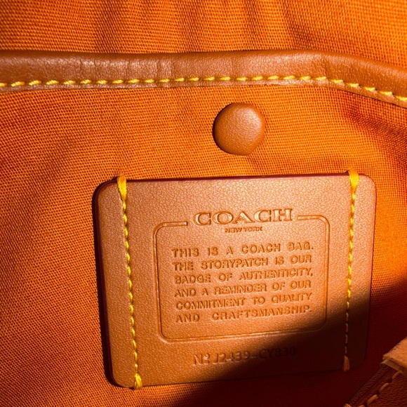 Juliet Shoulder Bag 25
In Signature Textile Jacquard - Picture 9 of 10